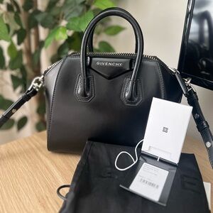 Givenchy antigona mini in calf leather